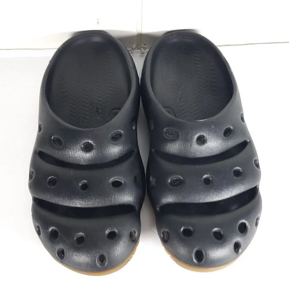 Keen Yogui Arts Graphite Gray Black Slip On Slide Sandals Men's 9 Women's 11